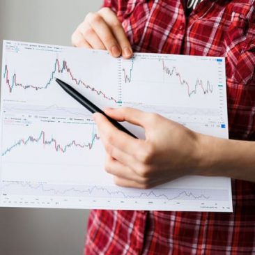 close up of a woman hands explains how to trade on utc